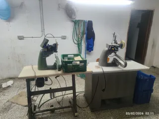 Lote máquinas de coser e hilos. Negociable.