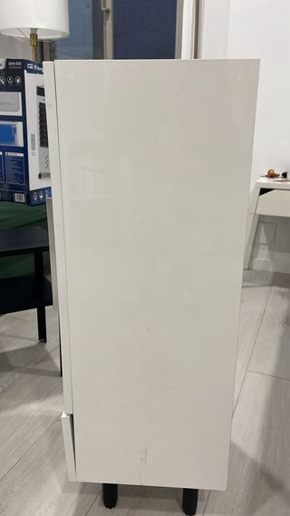 Mueble auxiliar blanco con puerta y cajón