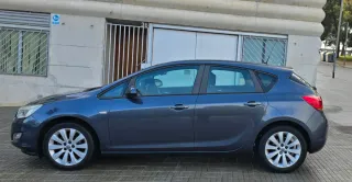 Opel Astra 2011