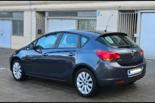 Opel Astra 2011