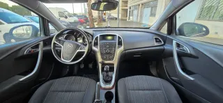 Opel Astra 2011