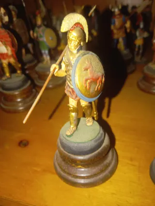 Soldado de plomo con escudo y espada