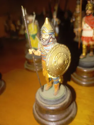 Soldado de plomo con escudo y espada