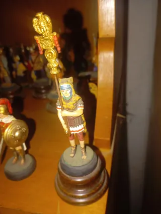 Soldado de plomo con escudo y espada