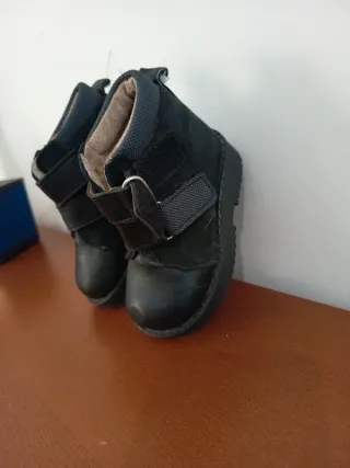 Botas de pele para criança