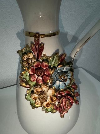 Jarra porcelana clásica dorada