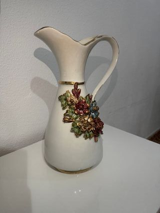 Jarra porcelana clásica dorada