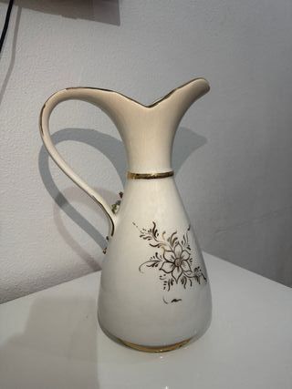 Jarra porcelana clásica dorada