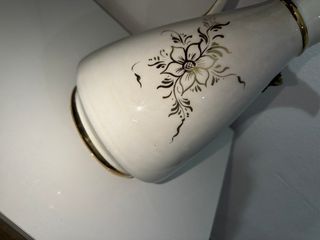 Jarra porcelana clásica dorada