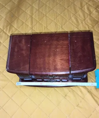 Joyero de madera con cajones