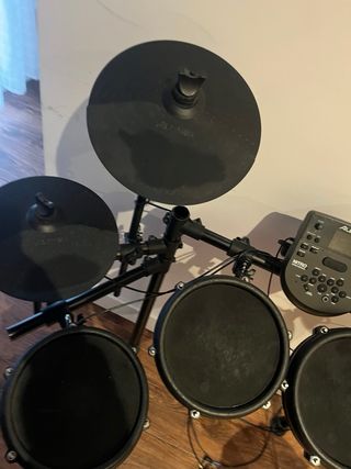 Bateria alesis nitro mesh kit de venta URGENTE