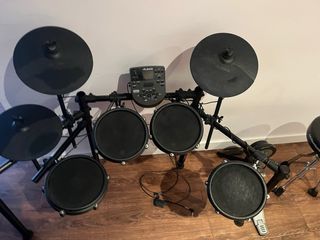 Bateria alesis nitro mesh kit de venta URGENTE