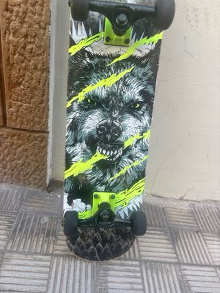 Patinete Oxelo con diseño de lobo