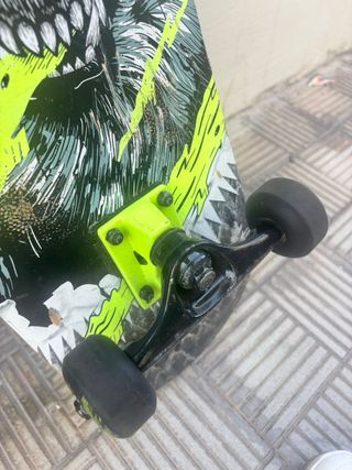 Patinete Oxelo con diseño de lobo