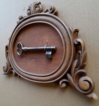 Llave antigua siglo XIX enmarcada