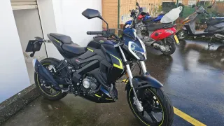 Keeway RKF 125 Negra y Amarilla