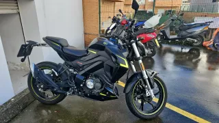 Keeway RKF 125 Negra y Amarilla