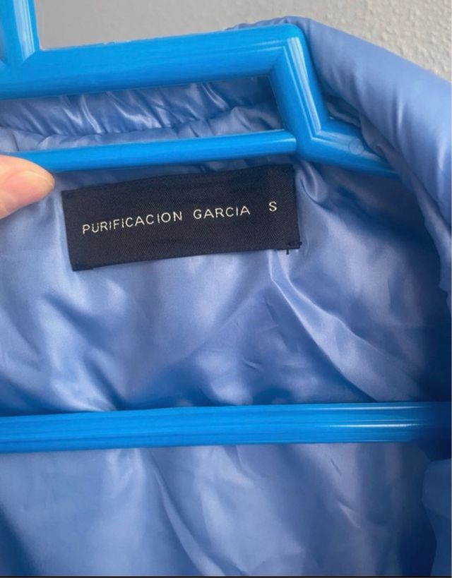 Abrigo Purificación García azul malva