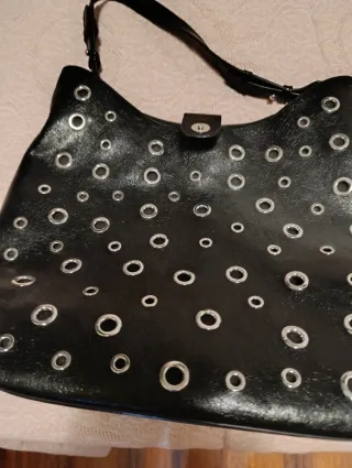 Bolso Tintoretto Negro con Ojetes