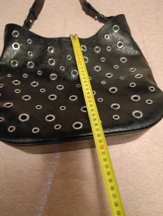 Bolso Tintoretto Negro con Ojetes
