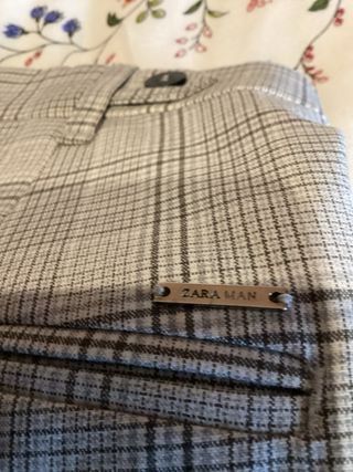 Pantalones de cuadros grises