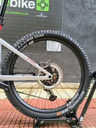 Ghost e-Riot CF T.M montaje Biziebike Rueda Mullet