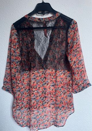 Camisa Bershka flores encaje