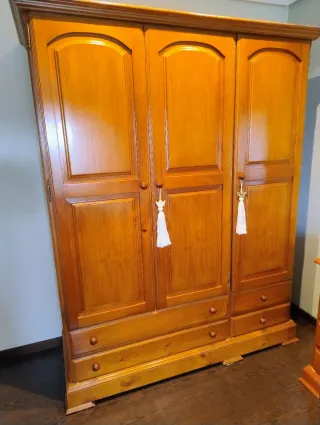 Armario de madera 3 puertas