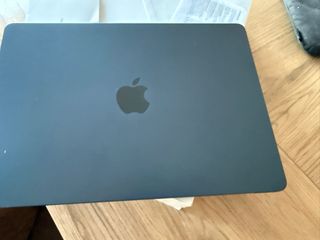 MacBook Air 13” 2024 Gris Espacial - Precio negneg