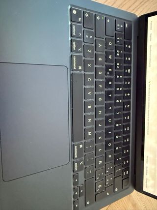 MacBook Air 13” 2024 Gris Espacial - Precio negneg