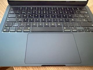 MacBook Air 13” 2024 Gris Espacial - Precio negneg