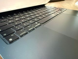 MacBook Air 13” 2024 Gris Espacial - Precio negneg