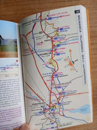 A Pilgrim's Guide to the Camino de Santiago (Ca...