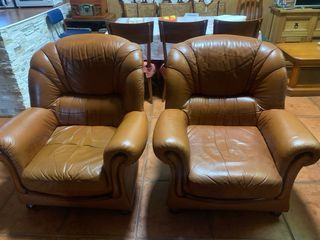 Divano in pelle marrone a 3 posti e 2 poltrone