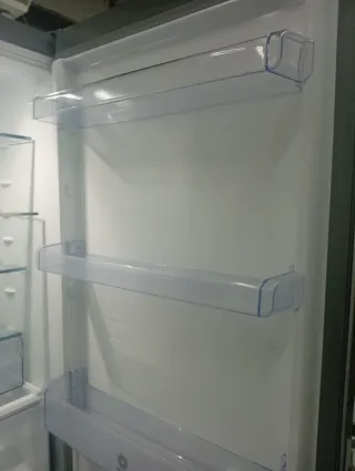 Nevera balay plateada