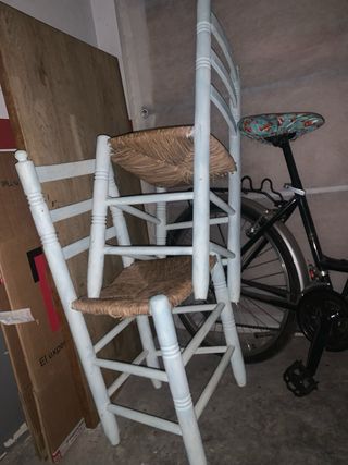 Pack 4 Sillas y Mesita Noche Madera