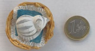 Figura gato durmiendo Peter Fagan