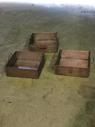 Cajas metálicas industriales apilables