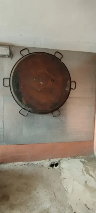 Paellera metálica grande