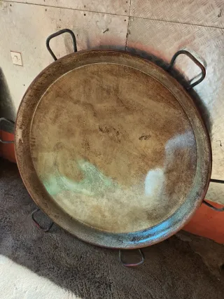Paellera metálica grande