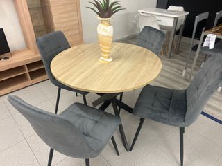 Mesa redonda y 4 sillas comedor