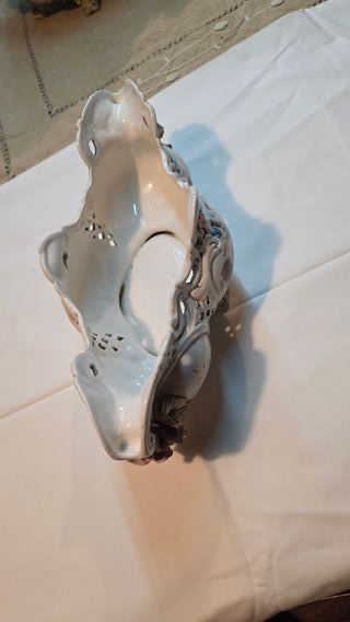 Centrotavola in ceramica decorato