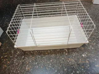 Jaula para cobayas o conejos.