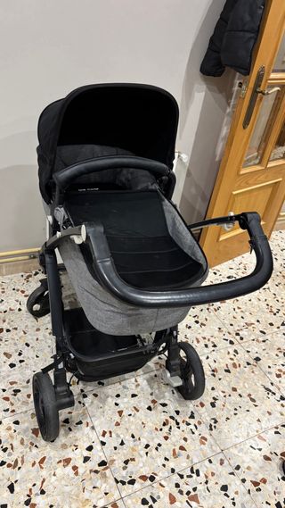 Carrito de bebé negro