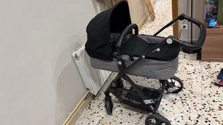 Carrito de bebé negro