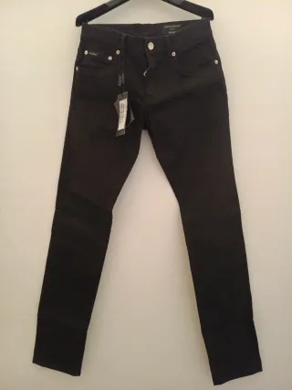 Tejanos Dolce & Gabbana negros sin estrenar.