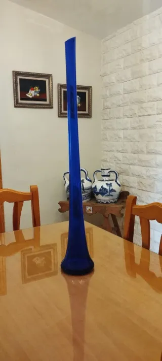 Jarrón alto de cristal azul