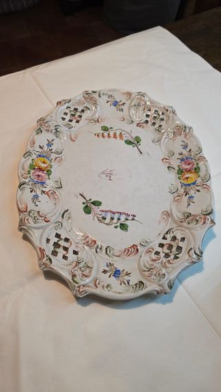 Centrotavola floreale in ceramica