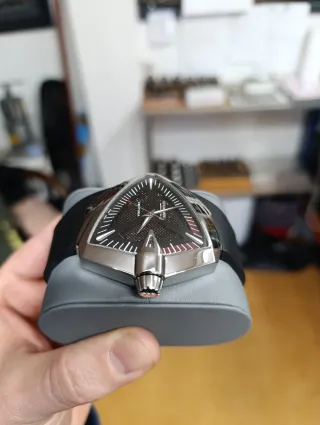 Hamilton Ventura XXL