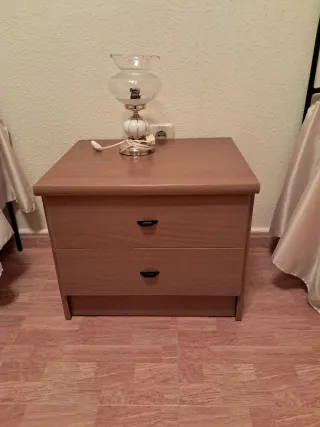 Mesilla de noche y lámpara (También por separado)